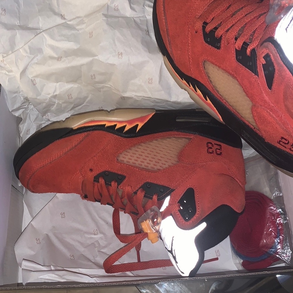 Dunks on Mars Retro Jordan 5s - Picture 3 of 4